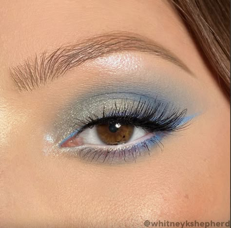 Light Blue And Gold Eyeshadow, Light Blue Makeup Looks For Brown Eyes, Light Blue Eye Makeup Simple, Sky Blue Makeup Look, Sky Blue Makeup, Baby Blue Eyeshadow, Cinderella Makeup, Blue Eyeshadow Makeup, Eyeshadow Styles