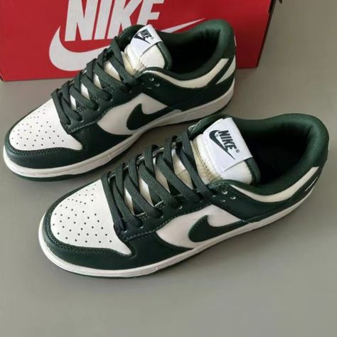 Brand New Colourgreen/White With Box Green Dunks, Nike Fashion Sneakers, Nike Models, Green Sneakers, Cute Nikes, Shoe Inspo, Nike Green, Nike Dunk Low, Classic Shoes