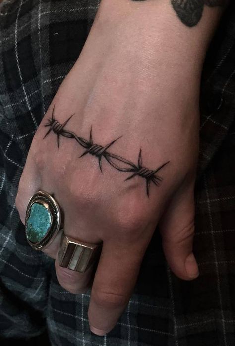 Tattoo artist: Kane Trubenbacher Right Hand Tattoo, Barbed Wire Tattoo, Wire Tattoo, Tato Ikan Koi, Barbed Wire Tattoos, Tato Jari, Tatuagem Masculina Pequena, Ring Finger Tattoos, Muster Tattoos