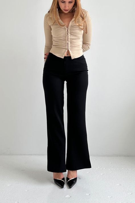 Black Bootleg Pants Outfit, Black Suit Trousers Women Outfit, Office Siren Outfits Women, Black Slacks Outfit Women, Modern 90s Fashion, Femme Fatale Outfit Classy, Suit Trousers Women Outfit, Cny Outfit, Black Slacks Outfit