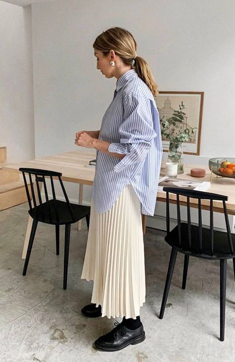 Long Pleated Skirt Outfit, Midi Rok Outfit, White Pleated Skirt Outfit, Skirt Ootd, White Skirt Outfits, Skirt Outfit Summer, Jumpsuit Denim, Rok Outfit, Pleated Skirt Outfit