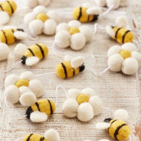 🐝🌼 Bee Friendly Fun! 🌼🐝 Our wool felt garland features sunny daisies and buzzing bees—perfect for any celebration or room decor! Each purchase supports people and the planet, made by a World Fair Trade organisation approved supplier.🌍💚 #BeeFriendly #EcoDecor #FairTrade #celebratesustainably #partydeco #decorations #garlands #homedeco #homedesign #ecofriendlyliving #sustainablity #lovenamasteuk❤ #birthdaydecorationsideas Needle Felting Mobile, Needle Felt Bee, Needle Felt Garland, Needle Felting Diy Tutorials, Daisies And Bees, Felted Garland, Homemade Mobile, Wool Garland, Felt Easter Crafts