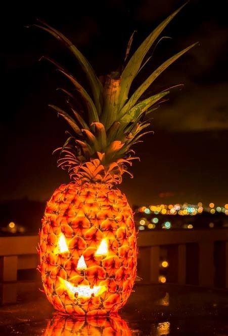 Halloween in Hawaii Pineapple Pumpkin, Beach Kitchen Decor, Pumpkin Images, Carved Pumpkins, Hawaii Pictures, Coastal Holiday, Halloween Lanterns, Hawaii Style, Tiny Hands