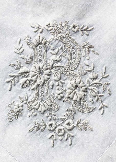 White On White Embroidery Design, Embroidery Patterns Easy, White Work Embroidery, White On White Embroidery, Whitework Embroidery, Sewing Magazines, Embroidery Monogram, Hand Embroidery Art, Antique Lace