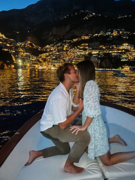 September Proposal Ideas, Italy Proposal Amalfi Coast, Engagement Suprise Idea, Engagement In Italy, Big Proposal Ideas, Italy Proposal Aesthetic, Proposal Ideas Europe, House Proposal Ideas, Amalfi Coast Proposal