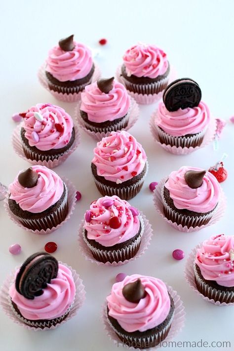 Simple Valentines Cupcakes, Valentine’s Day Cupcakes For Kids, Valentine’s Cupcakes Ideas, Valentine Cupcakes For Kids, Valentine Cupcake Ideas, Cupcakes Valentines Day, Fresh Strawberry Frosting, Design Cupcakes, Valentines Cakes And Cupcakes