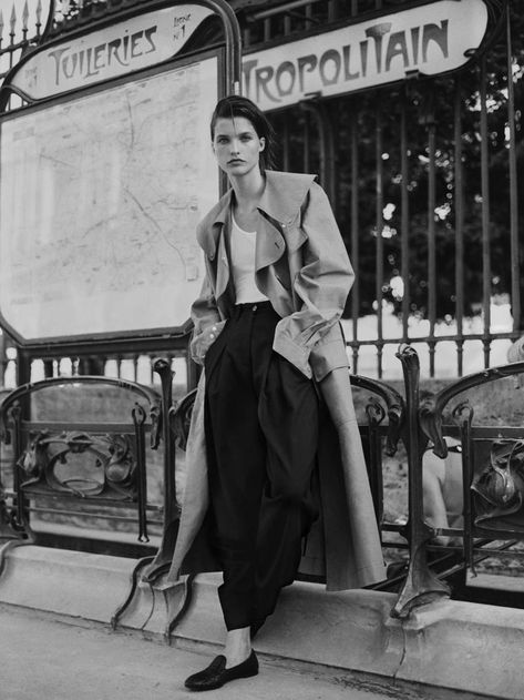 New Season Coats: Modeled By Julia Van Os Street Photography Fashion, Street Mode, City Shoot, Editorial Shoot, Street Portrait, Shotting Photo, Relaxed Outfit, Paris Mode, Photographie Inspo