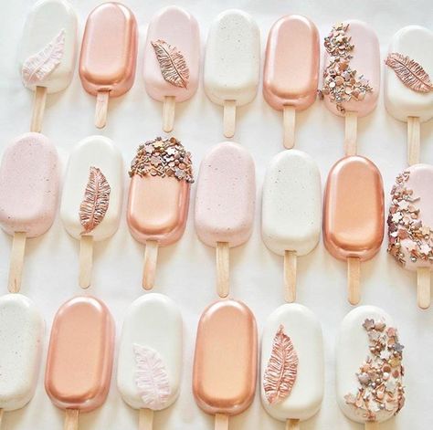 I don’t know if child me would have even appreciated rose gold cakesicles (unless they were covered in Nerds) but adult me is HERE for them. 🎂🍭 Via @thewhimsicalcakery Cakesicles Ideas, Popsicles Cake, Torte Creative, Wedding Favours Luxury, Cake Pop Decorating, Torte Cupcake, Chocolate Covered Treats, Ice Creams, Cute Desserts