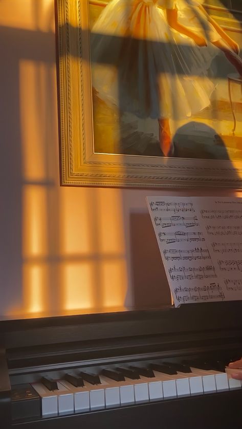 Song Writing Aesthetic Piano, Yellow Piano Aesthetic, Soul Aesthetic Music, Music Writing Aesthetic, Alicja Core, Music Making Aesthetic, Yellow Music Aesthetic, Music Aesthetic Piano, Dana Aesthetic