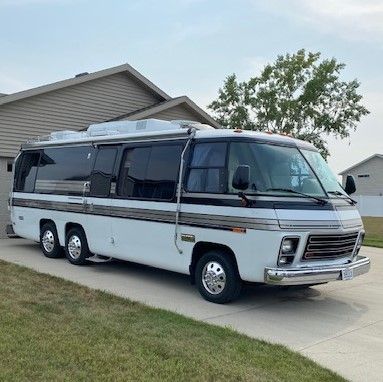 GMC Motorhomes For Sale Vintage Motorhome For Sale, Motorhomes Interior, Gmc Motorhome For Sale, Gmc Motors, Motor Homes For Sale, Caravan Interiors, Mini Motorhome, Chevy Trucks For Sale, Small Motorhomes