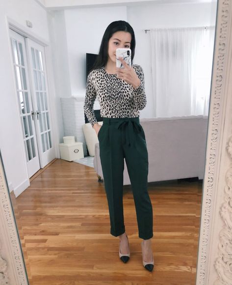 Flattering Pant Styles to Try This Spring - Extra Petite Summer Work Outfits Curvy, Extra Petite Blog, Work Outfits Frauen, Petite Curvy, Extra Petite, Flattering Pants, Fashion Petite, Summer Work Outfits, Stylish Work Outfits