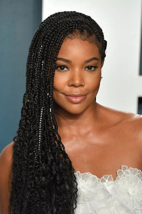 Long Wavy Hair: Unraveled Braids. Long, partially unraveled braids with hair jewels. Click through for 40 long wavy hair ideas. #longwavyhair #longhair #wavyhair #longwaves #hairideas Blow Dry Hair Straight, Jennifer Aniston Hair, Barrel Curls, Bouncy Hair, Blow Dry Hair, Natural Wavy Hair, Gabrielle Union, Bouncy Curls, Long Wavy Hair