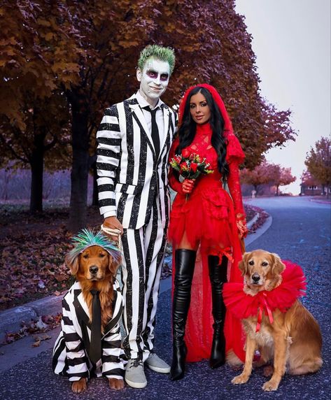 Beetlejuice Couple Costume, Beetlejuice Halloween Costume, Halloween Couple Costume, Cruella Costume, Beetlejuice Costume, Halloween Suits, Beetlejuice Halloween, Hot Halloween Outfits, Bride Costume