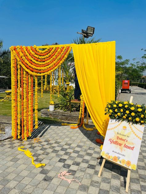 Haldi decor Haldi Decoration With Flowers, Haldi Gate Decor, Haldi Entrance Decoration Ideas, Haldi Arch Decor, Haldi Gate Decoration, Haldi Decoration Ideas Outdoor, Indoor Haldi Decor, Haldi Mandap Decoration, Mehendi Backdrop Decor At Home