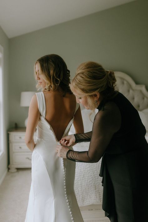 Buttoning Wedding Dress Picture, Generational Wedding Photos, Mother Zipping Wedding Dress, Back Of Dress Wedding Photo, Wedding Pictures With Mom, Getting Into Wedding Dress Photos, Bride Mom Photos, Hanging Dress Wedding Photos, Wedding Getting Ready Poses