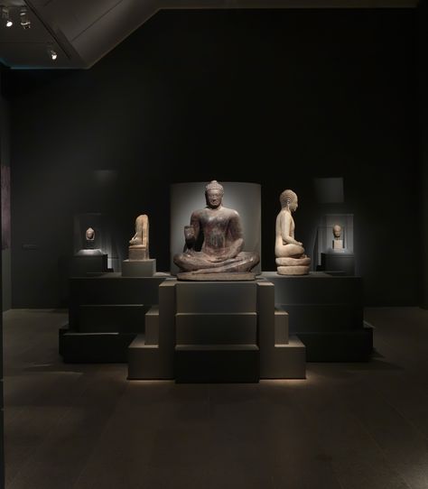 "Lost Kingdoms: Hindu-Buddhist Sculpture of Early Southeast Asia, 5th to 8th Century" gallery view #LostKingdoms Buddhist Sculpture, Exhibit Ideas, Museum Interior, Southeast Asian Arts, Buddhist Philosophy, Buddha Sculpture, Museum Displays, Zen Meditation, Thai Art