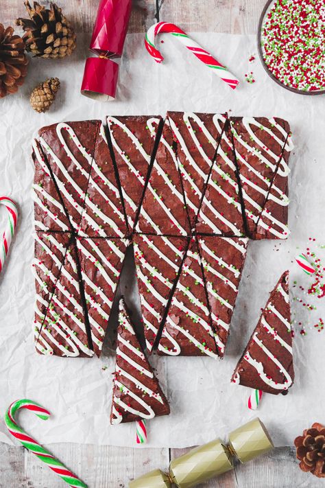 Candy Cane Brownies, Christmas Tree Candy Cane, College Christmas, Brownie Vegan, Christmas Tree Brownies, Jul Mad, Christmas Brownies, Peppermint Chocolate, Chocolate Slice