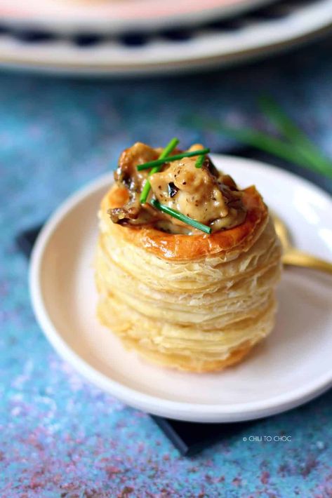 Canape Desserts, Chicken Canapes, Chicken Vol Au Vent Recipe, Vol Au Vent Recipe, Mushroom Vol Au Vent, Chicken Vol Au Vent, Fancy Pastry, Mushroom Filling, French Appetizers