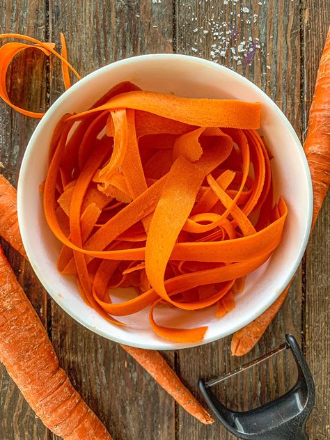 Raw Carrot Salad, Daily Meal Prep, Inflammation Recipes, Salad Simple, Yummy Vegetable Recipes, Carrot Oil, Anti Inflammation Recipes, Cheap Bathroom, Shredded Carrots