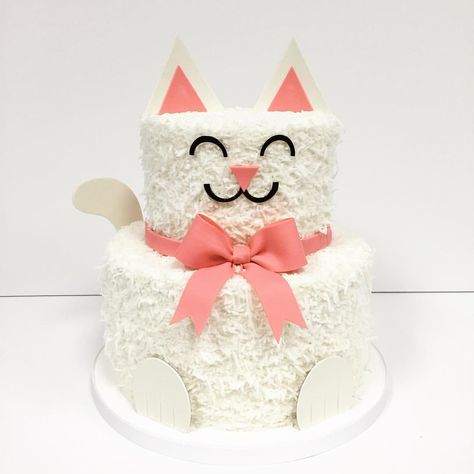 cat cake @jkarseneau I Know luke loves cats :) Birthday Cake Cat, Cake Cat, Birthday Cake For Cat, Kitten Party, Kitten Birthday, Cute Birthday Ideas, Homemade Sweets, Cat Birthday Party, Animal Cakes