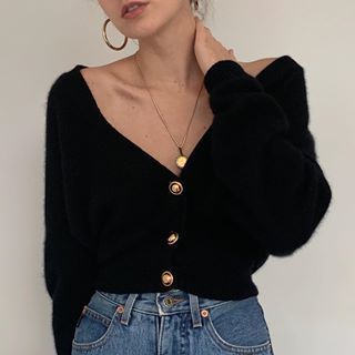 cropped cardigan | pendant necklace outfit | black cropped cardigan | casual jeans outfit Fall Fashion Coats, Vintage Hipster, Look Retro, Mode Jeans, Mode Boho, Family Photo Outfits, Ținută Casual, Modieuze Outfits, Mode Inspo