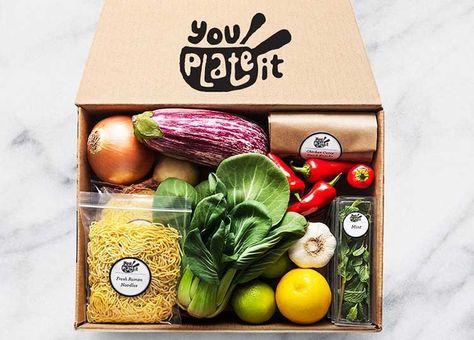 Vegetable Packaging, Blue Apron Recipes, Food Subscription Box, Meal Kit Delivery Service, Vegetable Boxes, Healthy Food Delivery, Blue Apron, Meal Delivery Service, Diet Vegetarian