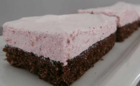 Marshmallow Slice, Homemade Marshmallow Recipe, Coconut Slice, Slice Recipe, Chocolate Slice, Strawberry Powder, Sugar Cookie Bars, Freeze Dried Fruit, Recipes With Marshmallows