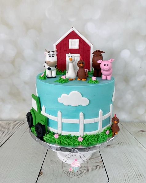 Old Mcdonald Birthday Cake, Old Mcdonald Cake, Old Macdonald Birthday, Old Mcdonald Had A Farm, Old Mcdonald, Farm Cake, 2 Birthday Cake, Fondant Animals, Fondant Figures