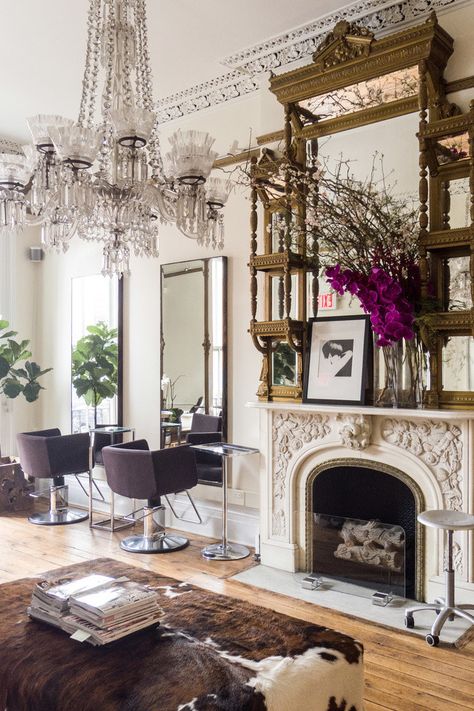 Small Salon Decor, Home Hair Salon Ideas, Makeup Studio Ideas, Salon Suite Decor, Parisian Beauty, Home Hair Salons, Lobby Decor, Parisian Decor, Hair Salon Interior