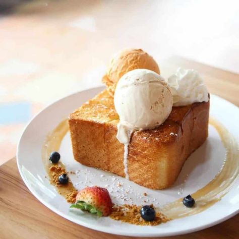 Honey Toast Recipe! Recreate Shibuya Toast Box at Home Shibuya Honey Toast Recipe, Brick Toast Recipe, Japanese Honey Toast, Shibuya Honey Toast, French Toast With Ice Cream, Japanese French Toast, Honey Food Photography, French Toast Plating, Toast Plating