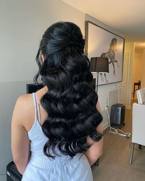 30 Short & Chic Half Up Half Down Wedding Hair Styles! - Glamour Corner Wedding Hairstyles Arab, Down Wedding Hair Styles, Arabic Hairstyles, Half Up Bridal Hair, Up Bridal Hair, Bridal Half Up Half Down, Event Hairstyles, Half Up Half Down Wedding Hair, Wedding Hair Ideas