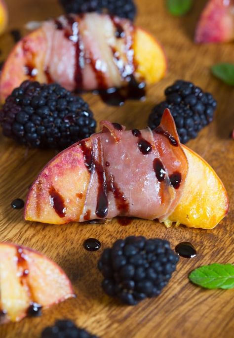 Grilled Prosciutto Wrapped Peaches with Blackberry Balsamic Glaze | greens & chocolate Blackberry Balsamic, Summer Appetizer Recipes, Prosciutto Wrapped, Grilled Fruit, Summer Appetizer, Grilled Peaches, Strawberry Desserts, Balsamic Glaze, Summer Dinner