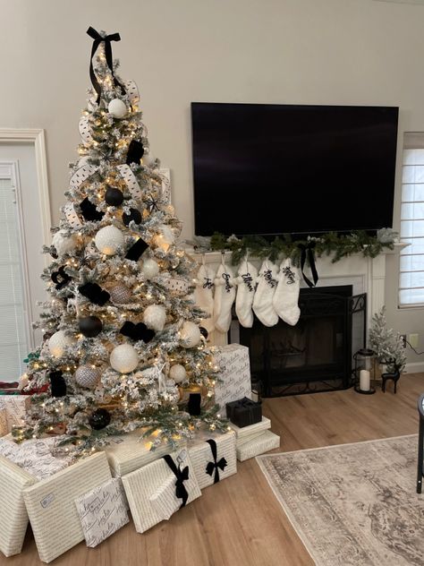 Flocked Christmas Trees Black And White, Black And Ivory Christmas Tree, Flocked Fir Christmas Tree, Gray And Black Christmas Tree, Christmas Tree Ideas White And Black, Frosted Christmas Tree Black Ornaments, Black White Wood Christmas Tree, Christmas Tree Ideas For Flocked Tree, Black White And Gold Xmas Tree