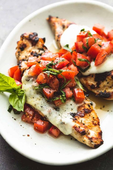 Chicken Thights Recipes, Healthy Grilled, Grilled Bruschetta, Resep Salad, Bruschetta Chicken, Chicken Easy, Chicken Healthy, Summer Meal, Healthy Grilling