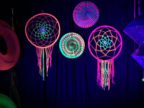 Rave Party Decorations, Festival Party Ideas, Tomorrowland Party, Festival Themed Party, Techno Festival, Music Festival Party, Boho Music, Diy Teepee, Coachella 2022