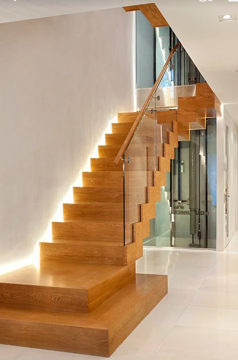 Stairs Outside The House, Contemporary Staircase Design, Staircase Lighting Ideas, Staircase Styles, درج السلم, Staircase Design Modern, Contemporary Stairs, Stairs Design Interior, Contemporary Staircase