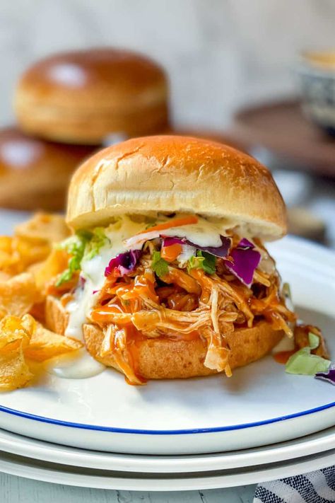 Buffalo Pulled Chicken, Slow Cooker Chicken Wings, Slow Cooker Buffalo Chicken, Buffalo Chicken Sliders, Chicken Lemon, Buffalo Chicken Recipes, Slow Cooker Bbq Chicken, Chicken Wing Sauces, Honey Bbq Sauce