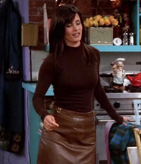 Friends Fashion 90s Monica, Monica Geller Fall Outfits, Monica Geller Outfits Winter, 00s Office Fashion, Friends Monica Outfits, 90s Office Fashion, Monica Geller Style, Monica Outfits, Monica Geller Outfits