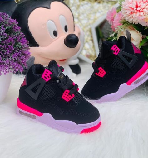 Baby Jordan Shoes, Custom Baby Shoes, Baby Nike Shoes, Luxury Baby Clothes, Kids Heels, Pretty Sneakers, Girl Sneakers, Newborn Shoes, Baby Nike