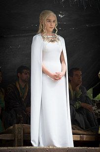 Daenerys Targaryen has been rocking the cape dresses on this season of Game Of Thrones - and now you can too. | 21 Gorgeous Cape Dresses You Can Buy Online Right Now Daenerys Costume, Daenerys Targaryen Dress, Game Of Thrones Dress, Game Of Thrones Outfits, Cape Dresses, Game Of Thrones Costumes, Game Of Throne Daenerys, Cersei Lannister, Outfits Dress