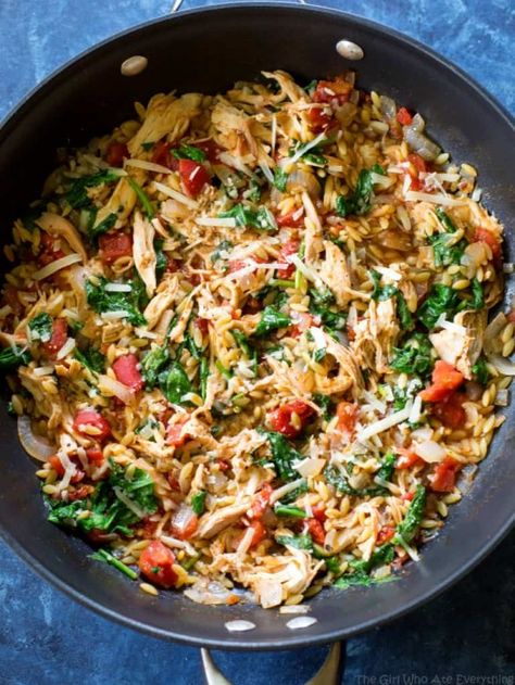 21 Orzo Recipes That Give This Little Pasta the Attention It Deserves Orzo Chicken Spinach Recipes, One Pan Chicken And Orzo, Orzo Video, Rotissery Chicken, Chicken And Spinach Orzo, Orzo Healthy, Orzo Salat, Orzo Spinach, Tomato Orzo