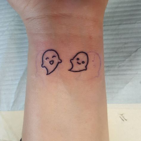 Happy ghost for happy folks! Thanks to @sazzypants19 for getting these little spectre! #tattoo