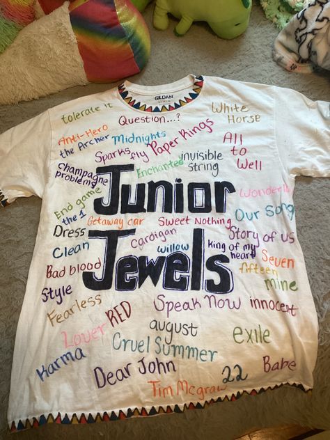 Ts Halloween Costume, Swiftie Halloween Costumes, Swiftie Sleepover Ideas, Taylor Swift Junior Jewels Shirt, Swiftie Sleepover, Junior Jewels Shirt, Taylor Swift Halloween Costume, Taylor Swift Costume, Taylor Swift Birthday Party Ideas