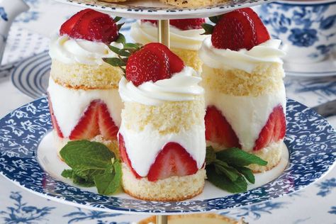 These Strawberry Tea Cakes are flavored with fresh strawberries and piped with a scrumptious Coconut Cream Filling. Strawberry Tea Cake, Strawberry Tea Cakes, Mini Strawberry Cakes, Strawberry Tea Party, Mini Tea Cakes, Dessert Corner, Miniature Cheesecakes, Tea Cake Recipe, Tea Sweets