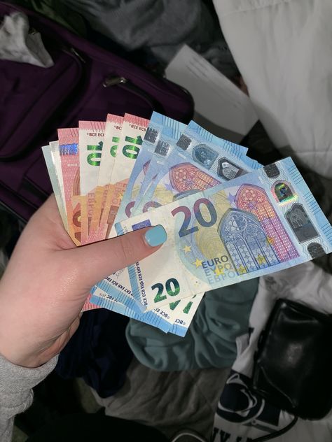 100 Euro Money, Money Euro, Euro Money, Card Aesthetic, Breakfast Smoothie Bowl, Honeymoon Vacations, Money Cant Buy, Notes Online, Fake Money