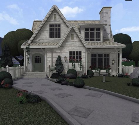 Bloxburg Country House Ideas, Basic Home Layout, Cute Small Bloxburg Houses Exterior, White Bloxburg House Exterior, Cute Bloxburg Houses 2 Story Exterior, Bloxburg Tiny Home Exterior, Simple Suburban House Exterior, Bloxburg House Ideas Exterior Small 2 Story, Bloxburg House Modern Ideas