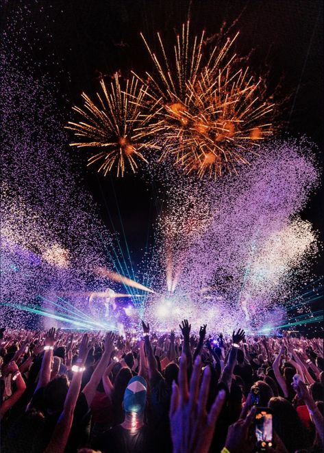 Concert Aesthetic Coldplay, Coldplay Concert Aesthetic, Coldplay Aesthetic, Coldplay Music Of The Spheres, Festival Fireworks, Music Of The Spheres, Edm Music Festivals, Coldplay Music, Indian Flag Images