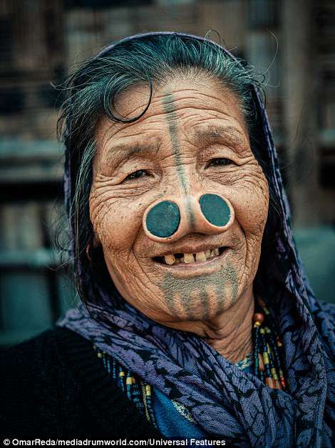 Lebanese photographer Omar Reda, 33, took the photographs while travelling in north-east I... Apatani Tribe, High Cheekbones, Nose Shapes, Old Faces, We Are The World, Face Tattoo, Change Image, Ways Of Seeing, Body Modifications