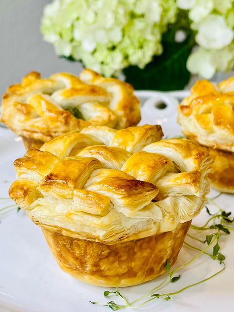 Muffin Pan Chicken Pot Pies | Easy Home Meals Chicken Pot Pies Easy, Muffin Tin Chicken Pot Pie, Chicken Pop Pie, Chicken Pot Pie Cupcakes, Slow Cooker Apple Cobbler, Easy Home Meals, Pies Easy, Using Puff Pastry, Puff Pastry Chicken