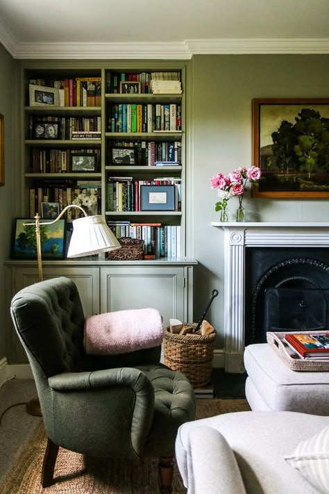 Red Bookshelf, Best Coffee Table Books, Style Anglais, Spare Room, A Living Room, Home Library, Front Room, House Inspo, Sitting Room